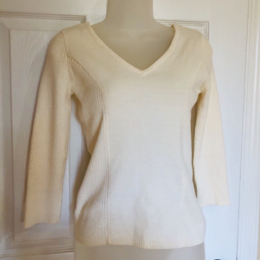 Takeout cream v-neck ribbed sweater